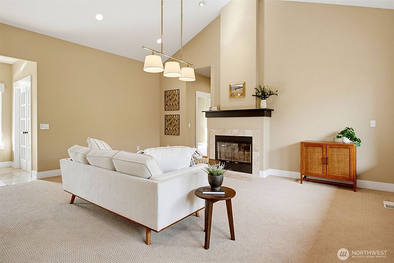 5th image of 105 Pickens Street