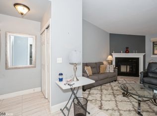 4 Glenside Dr, Annandale, NJ 08801