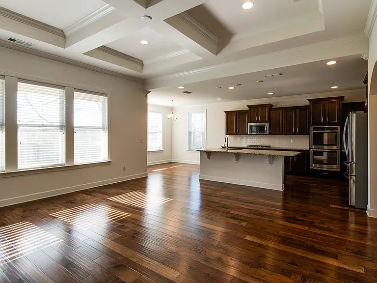 1205 Cressy Ln — Photo 9