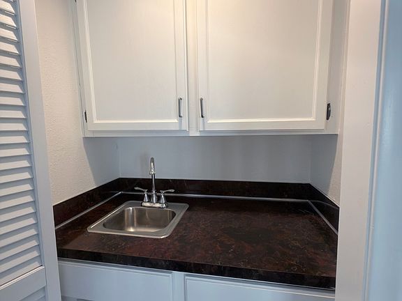 3rd image of 1446 S 167th Ave