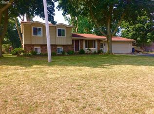 2501 Crane Rd, Fenton, MI 48430