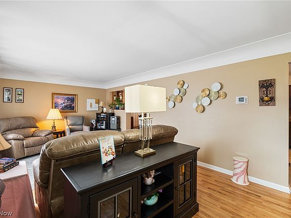 5th image of 232 Shiawassee Ave