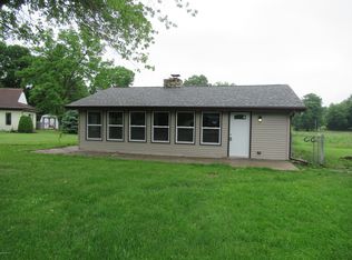 22460 Maple St, Cassopolis, MI 49031