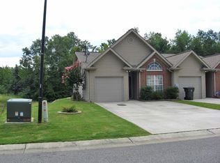 568 Cahaba Manor Dr, Pelham, AL 35124