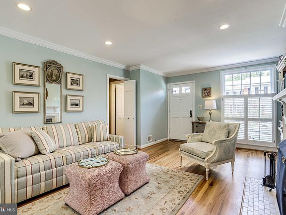 5th image of 212 Green St