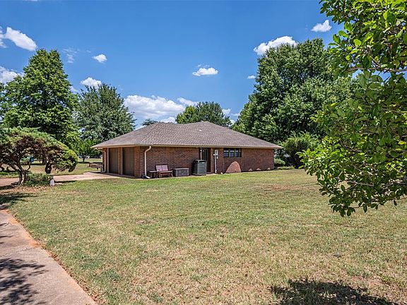 4th image of 5807 E Tyler Dr