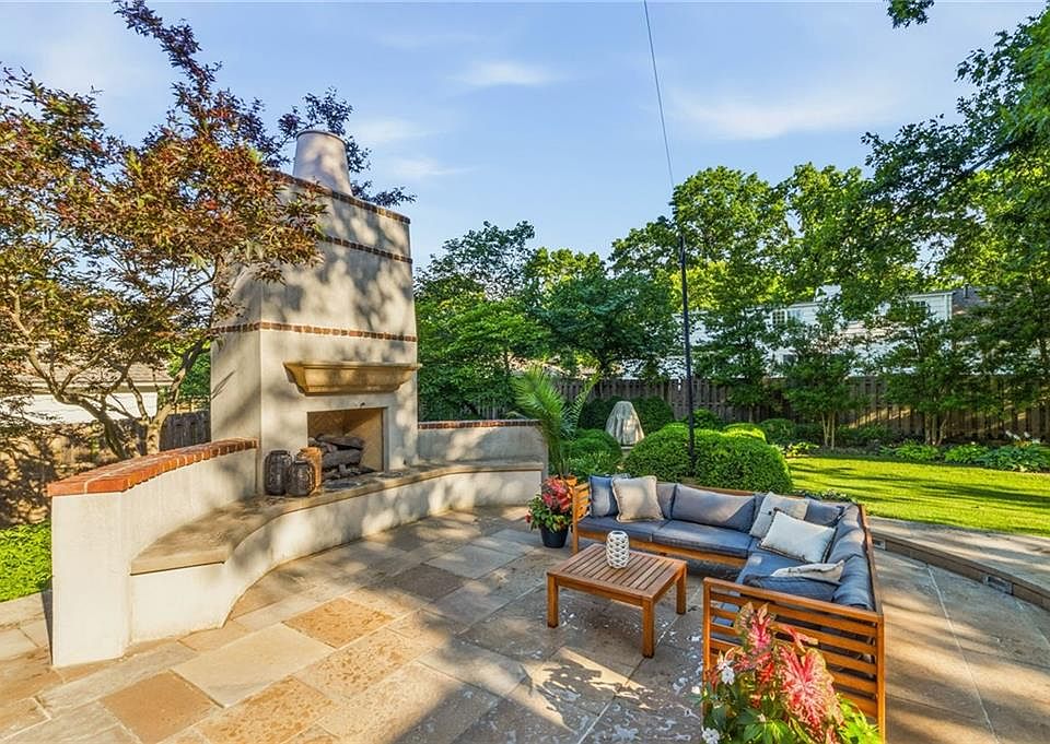 2211 W 69th Ter, Mission Hills, KS 66208 | Zillow
