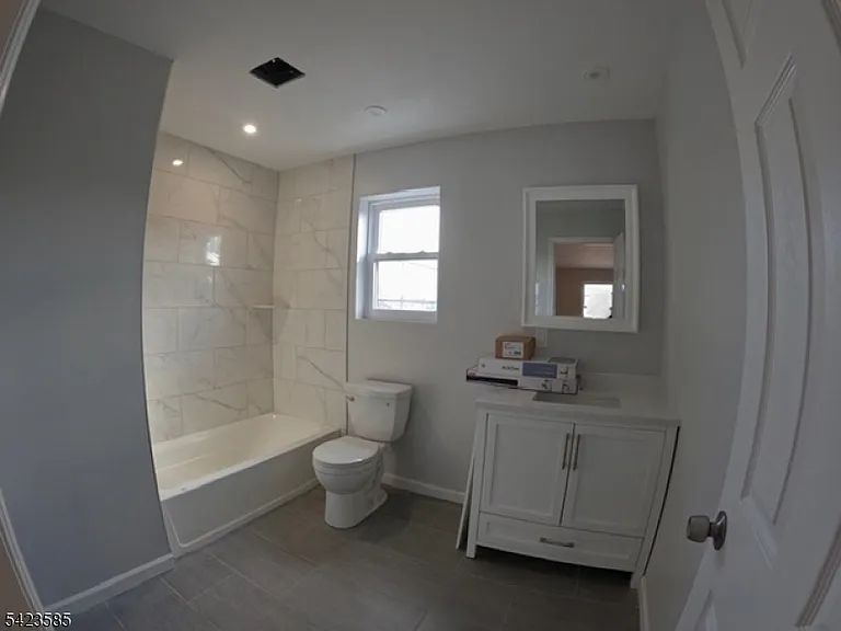 520 Bayway Ave #2A — Photo 8