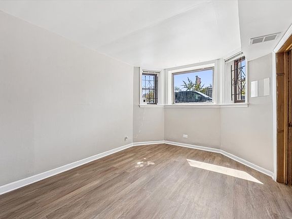 4th image of 1128 W Diversey Pkwy #G