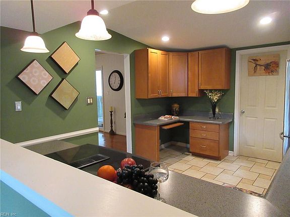 4th image of 1053 Cambridge Cres