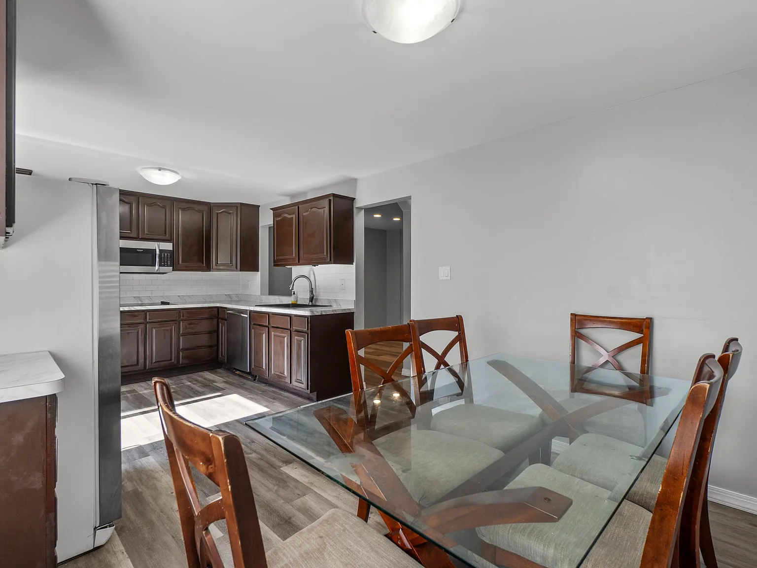 3 bed, 2486 sqft, $3,000 — Photo 3