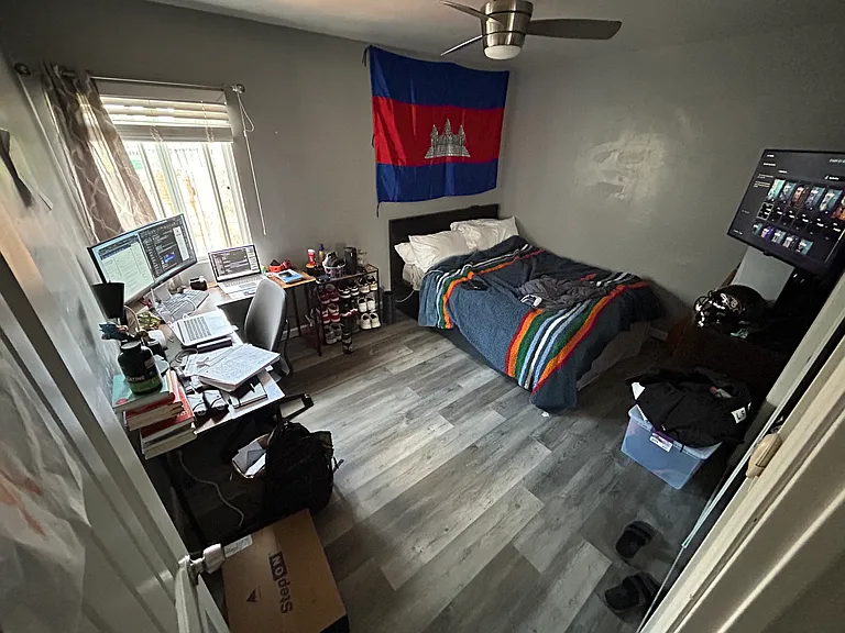 Medium bedroom