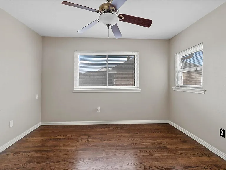 1110 Carrington Ct — Photo 16