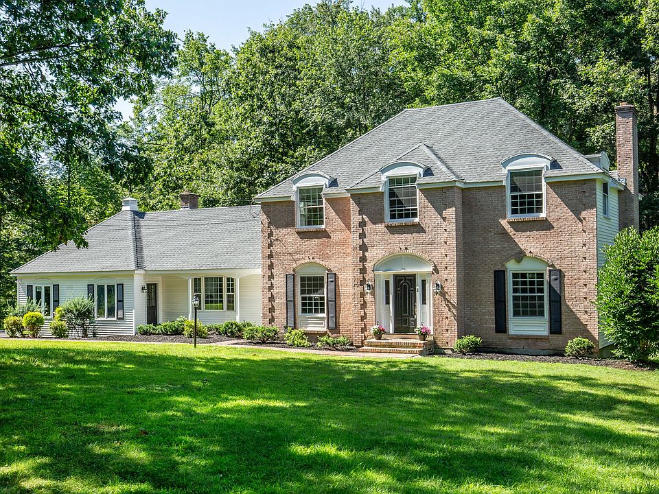 1st image of 2 Blueberry Hill Ln