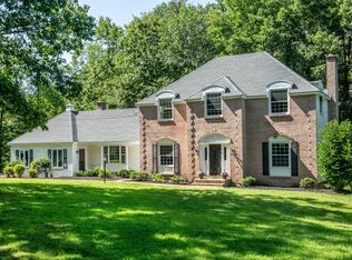2 Blueberry Hill Ln, North Andover, MA 01845