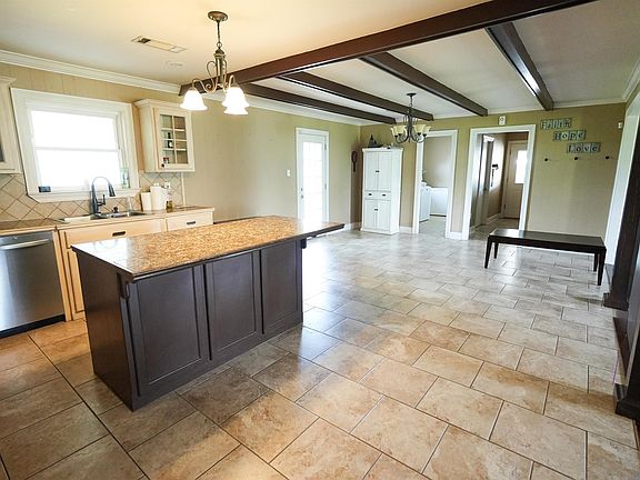 4th image of 670 Venzule Dr