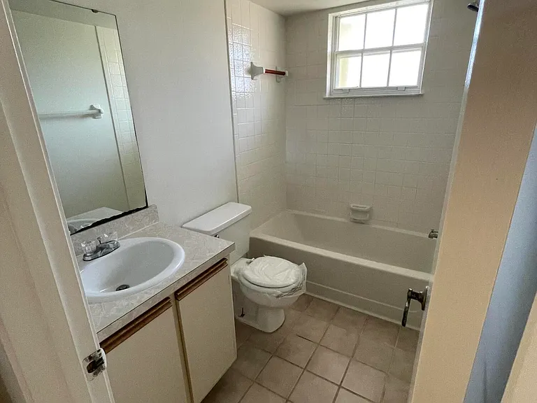 1550 SE Royal Green Cir #P203 — Photo 6
