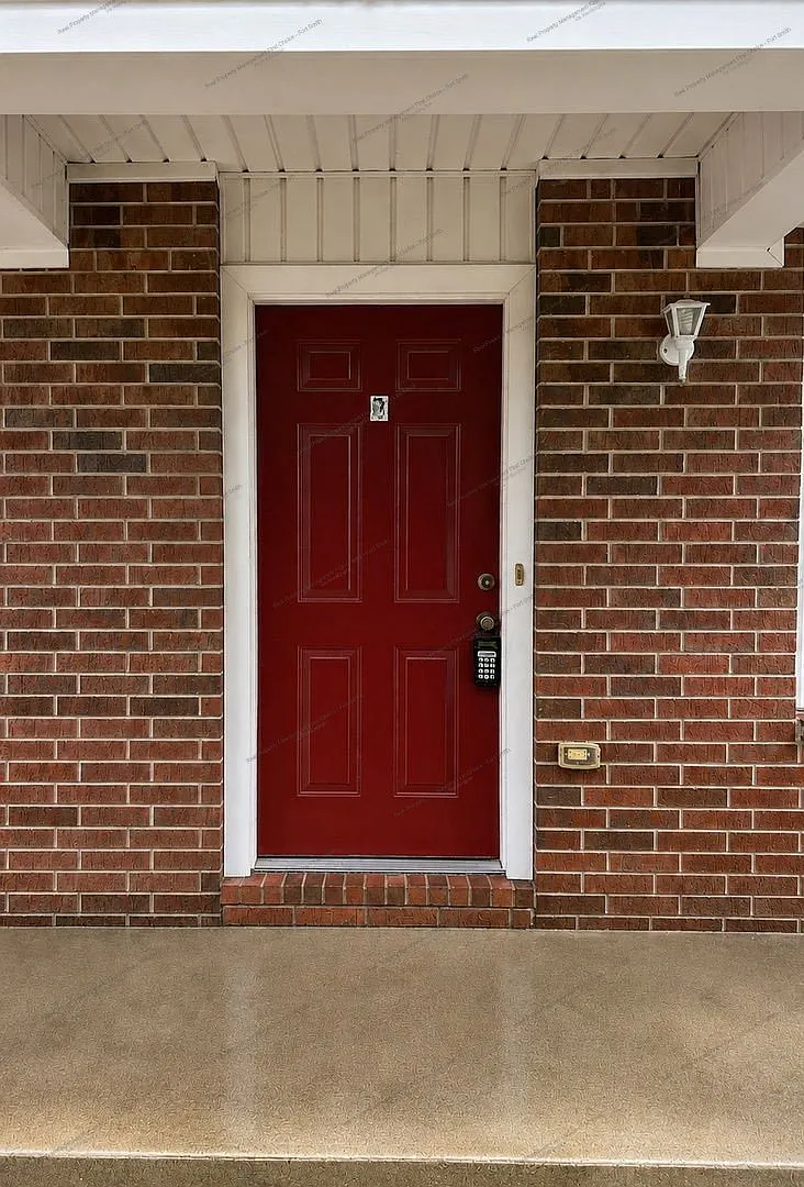 3 bed, 2.0 bath, 1050 sqft, $925 — Photo 1