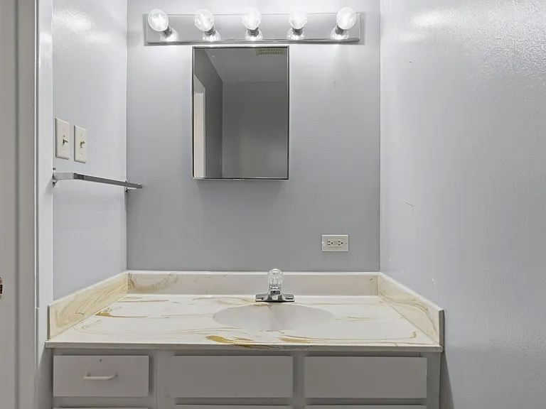 100 Royal Way Dr #17C — Photo 15