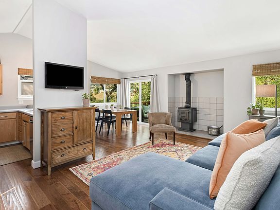 3rd image of 3132 Hager Ln