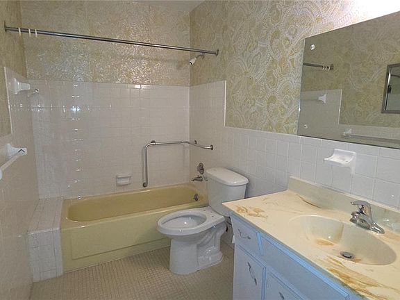 5th image of 2402 ECUADORIAN WAY #48