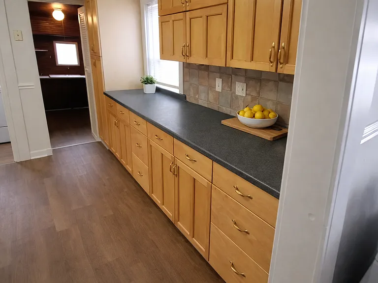 1 Maple Ave — Photo 2