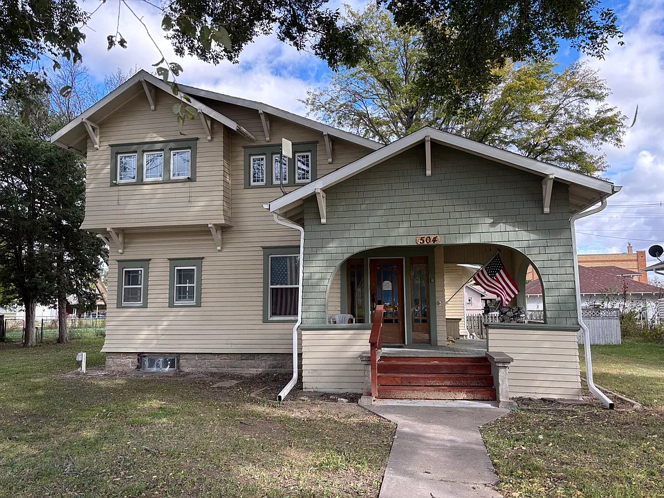 504 Center Ave