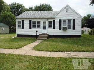 1231 Spring St, Grinnell, IA 50112