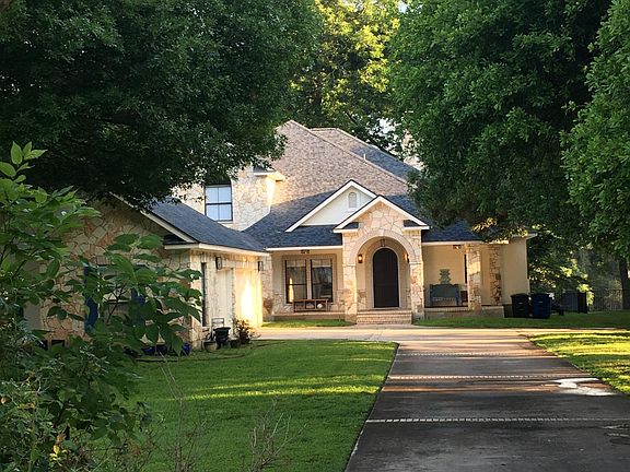 2nd image of 604 Woodlake Dr