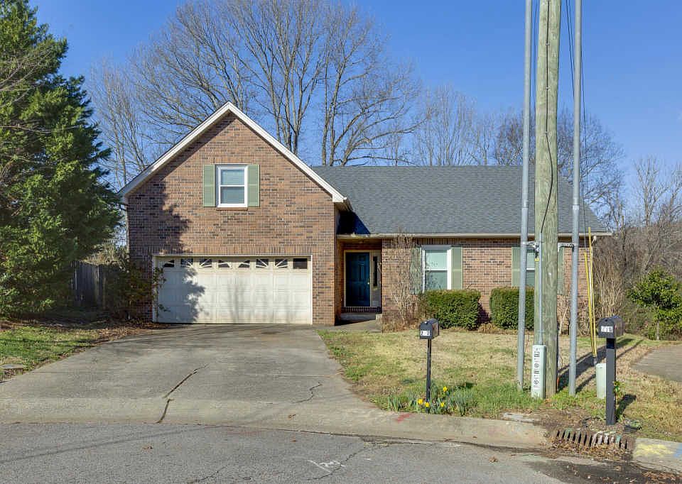 1st image of 217 Roslyn Ct