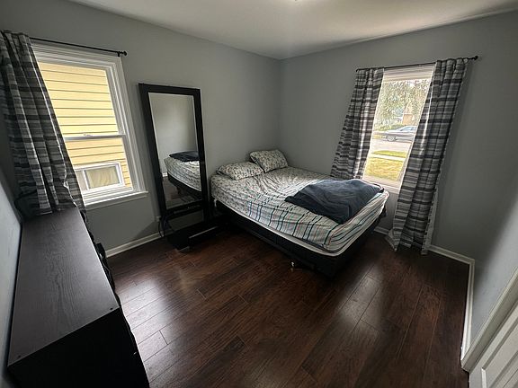 5th image of 810 Yeoman St