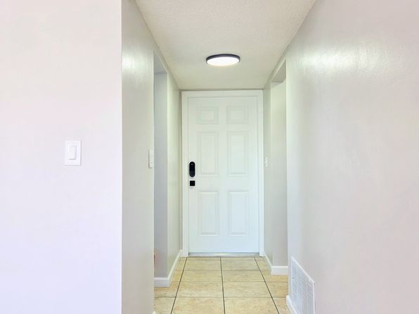 3300 NE 10th Ter APT 61