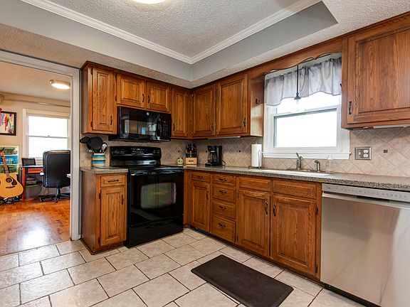 4th image of 2150 E Raynell Street