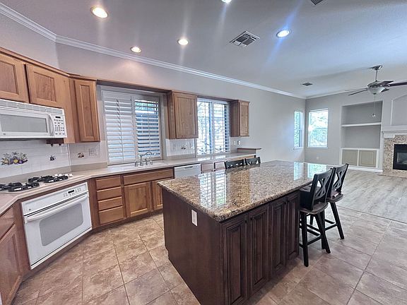 3rd image of 4015 Avellano Dr