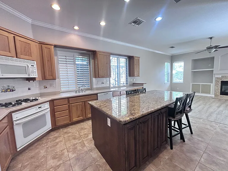 4015 Avellano Dr — Photo 3