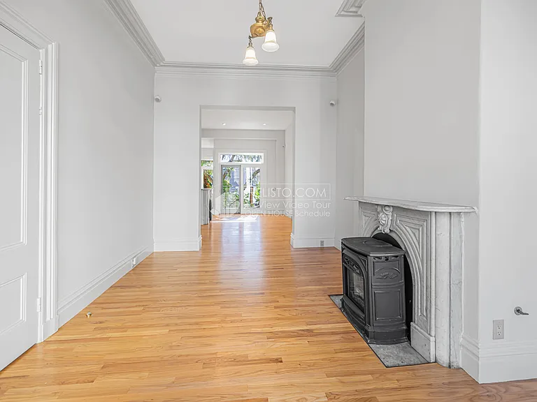 569 Capp St — Photo 5