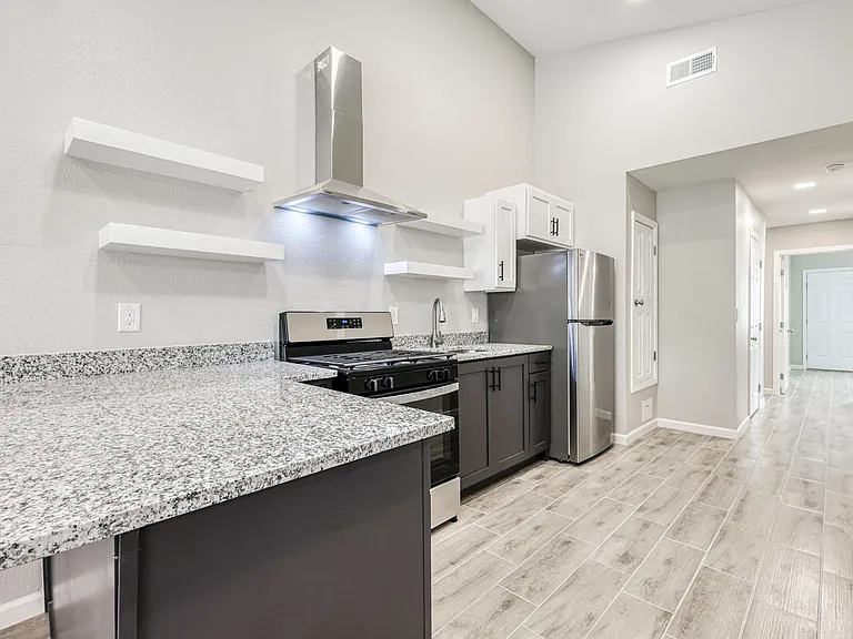 10028 Cross St — Photo 14