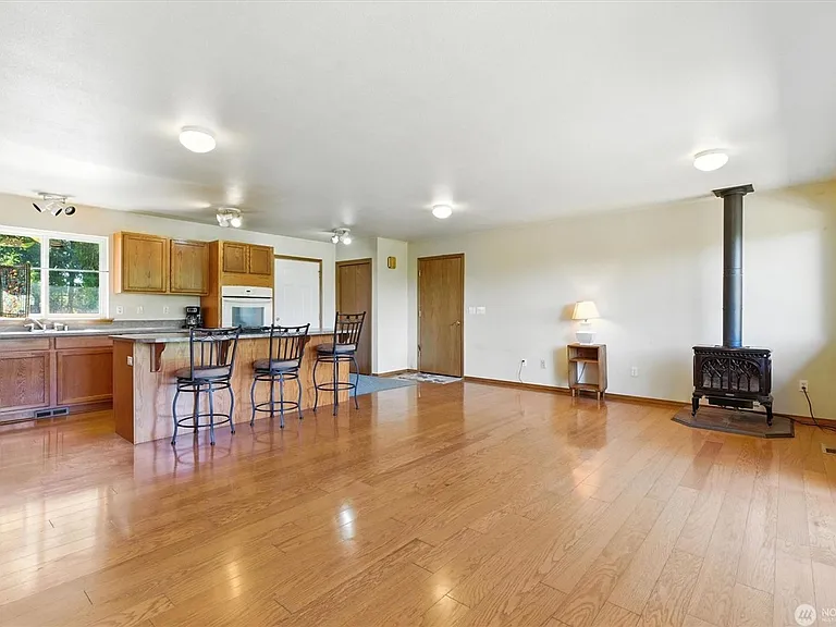 470 E Rasor Rd — Photo 3