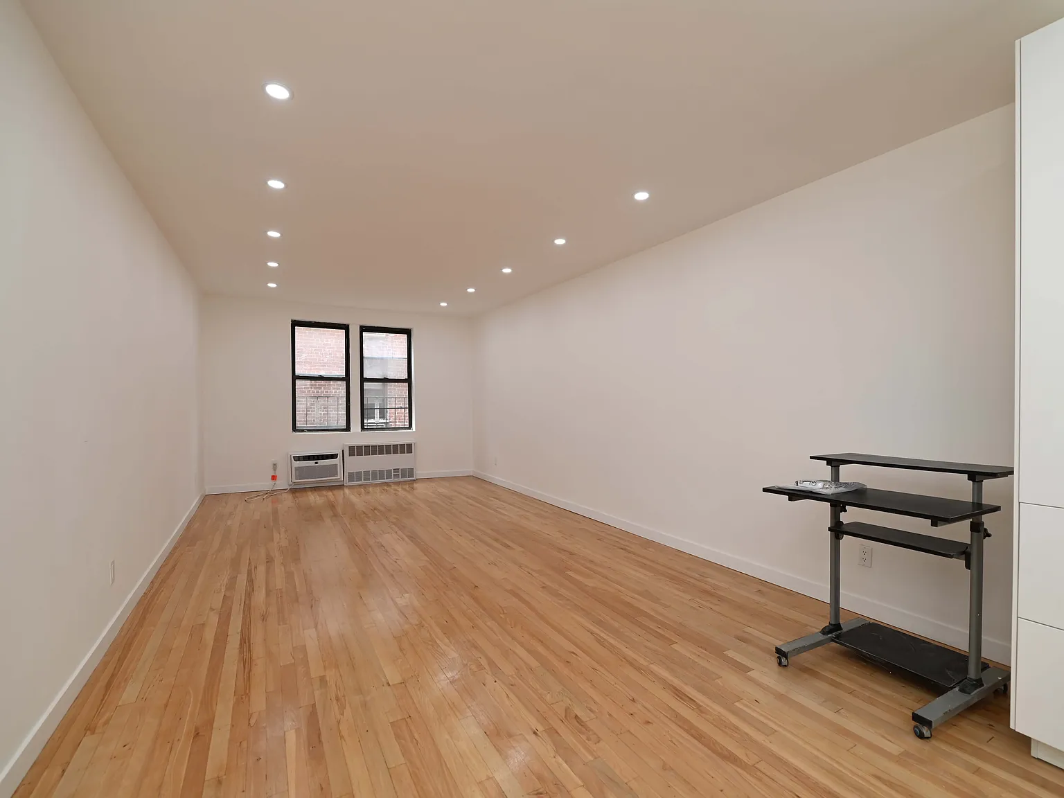 Studio, 670 sqft, $1,700 — Photo 2