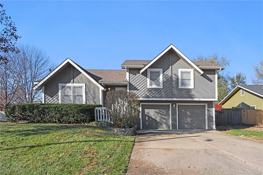 1184 S Delaware Dr, Tonganoxie, KS 66086 | Zillow