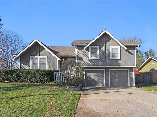 1184 S Delaware Dr, Tonganoxie, KS 66086