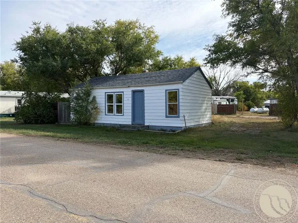 206 Section Ave, Medicine Lake, MT 59247