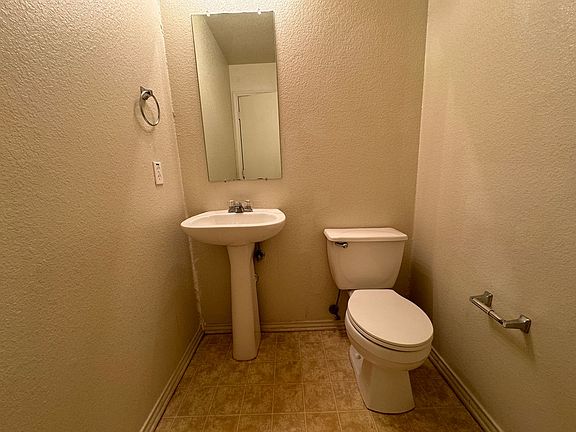 5th image of 124 Ryan Cir Unit D