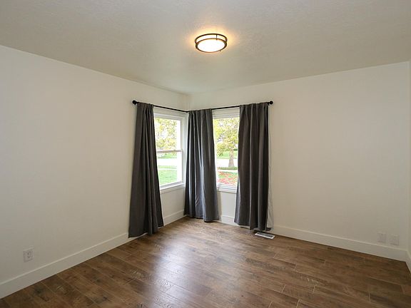 5th image of 2056 E Hubbard Ave