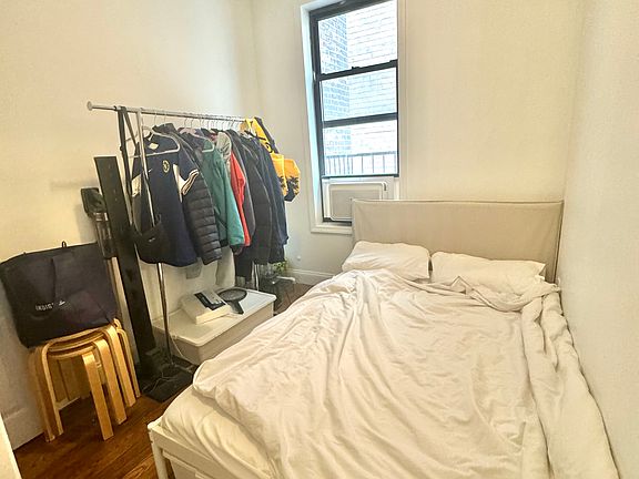4th image of 1229 1st Ave #18
