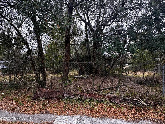 3rd image of 2204 FOREST Boulevard