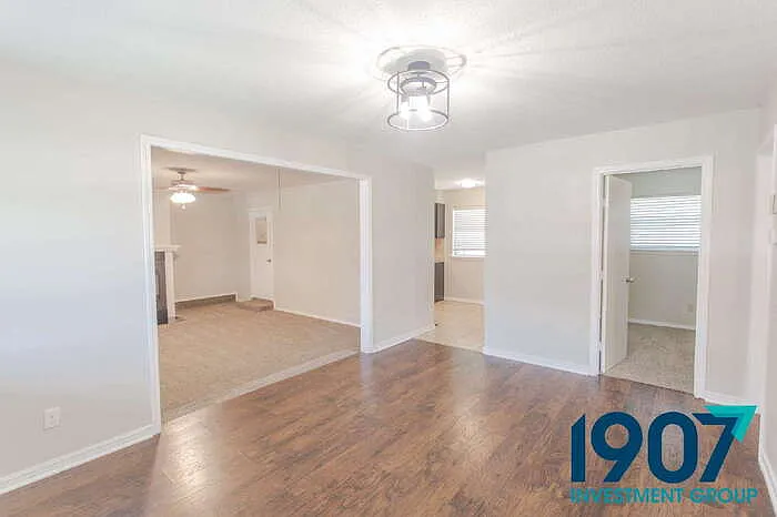 709 NW 16th St — Photo 4