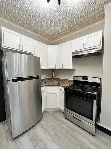 8 Sheffield St #3L Photo 1