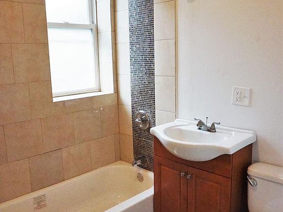 4th image of 4415 S Sawyer Ave #2F
