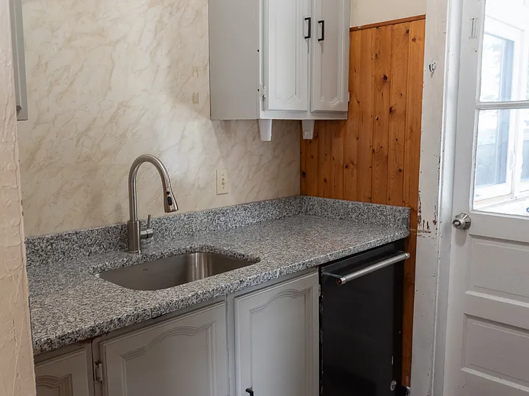 21 Granville Ave #2 — Photo 6